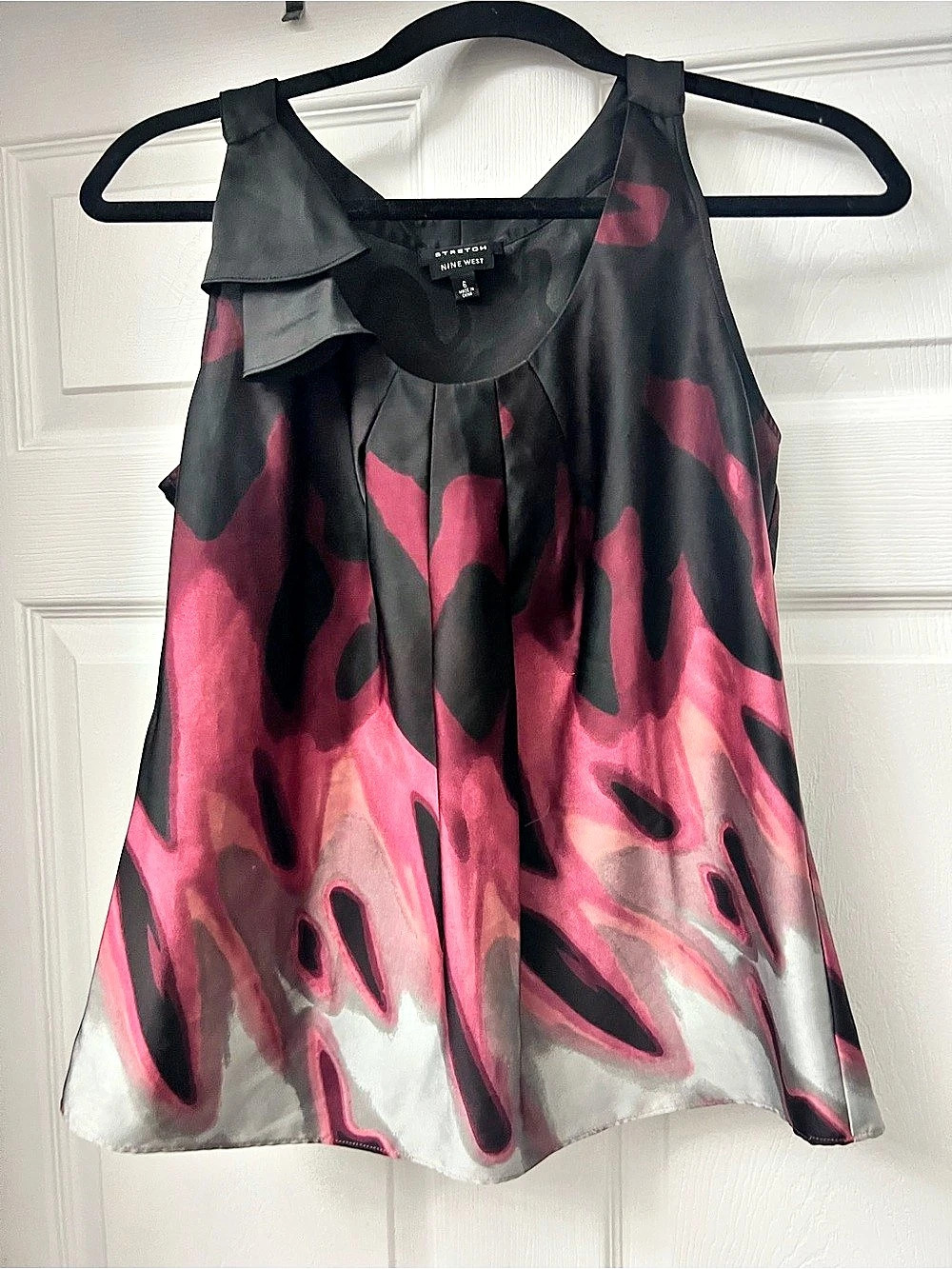 Nine West Abstract Ruffle Neck Blouse in Pink & Black Size 6 Like New